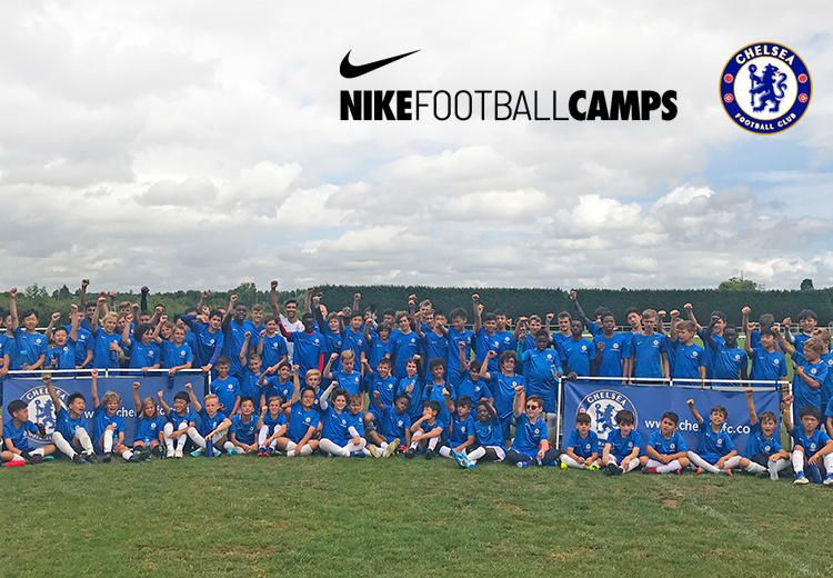 同學運球突破防守,與一位同學進行籃球對抗訓練 (Nike Basketball Camps) | 英國遊學團